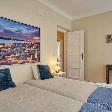 Apartament Almirante Floor / Almirante Reis Avenue