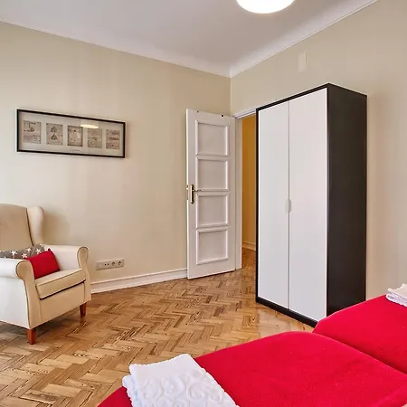 Apartament Almirante Floor / Almirante Reis Avenue