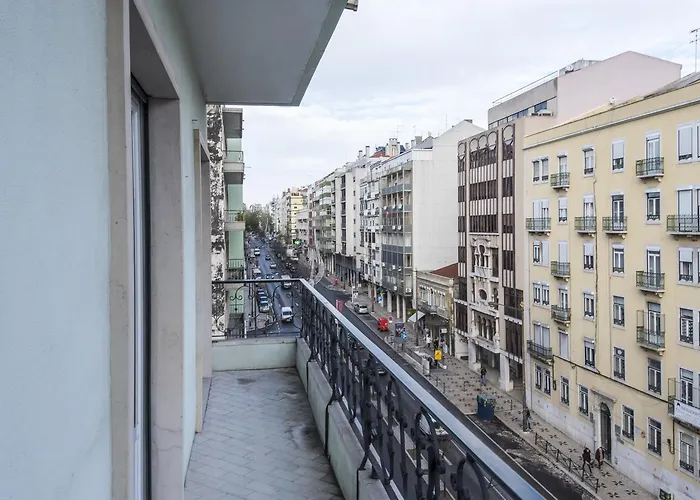 Almirante Floor / Almirante Reis Avenue Апартаменти