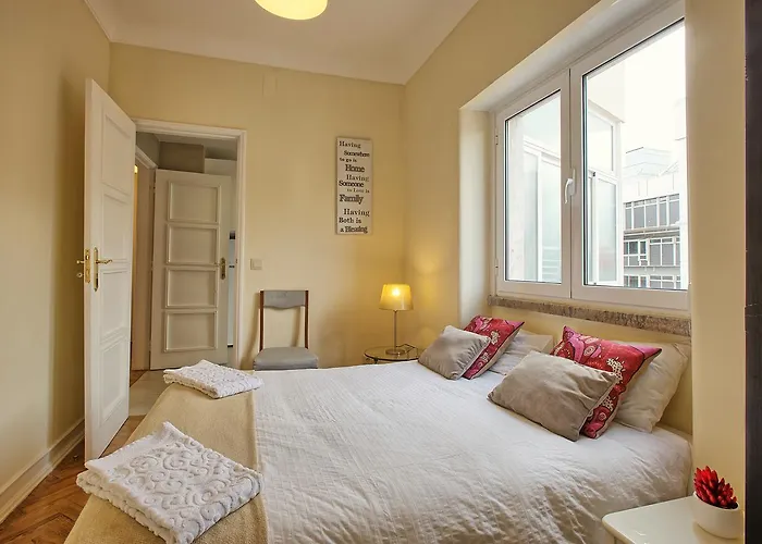 Almirante Floor / Almirante Reis Avenue Apartment