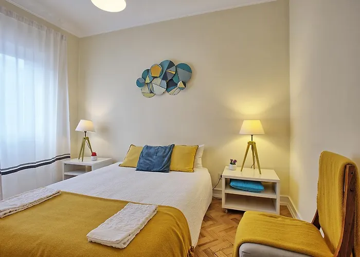 Almirante Floor / Almirante Reis Avenue