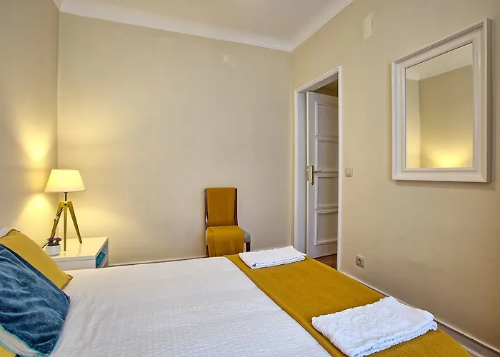 Almirante Floor / Almirante Reis Avenue