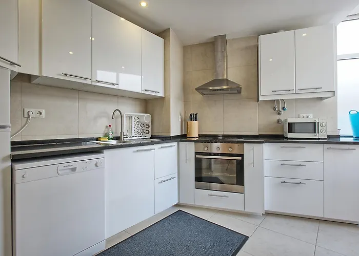 Almirante Floor / Almirante Reis Avenue Апартаменти