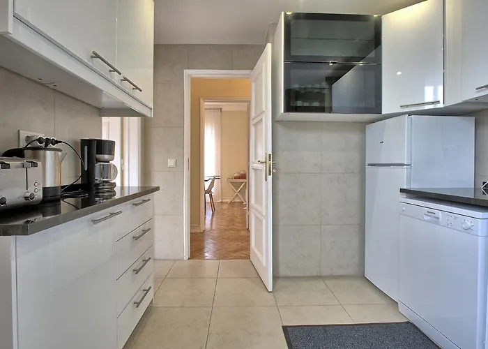 Almirante Floor / Almirante Reis Avenue *