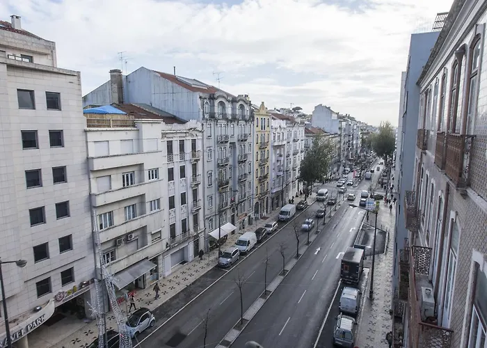 Almirante Floor / Almirante Reis Avenue *