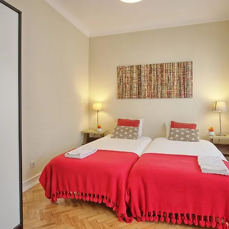 Almirante Floor / Almirante Reis Avenue Daire *